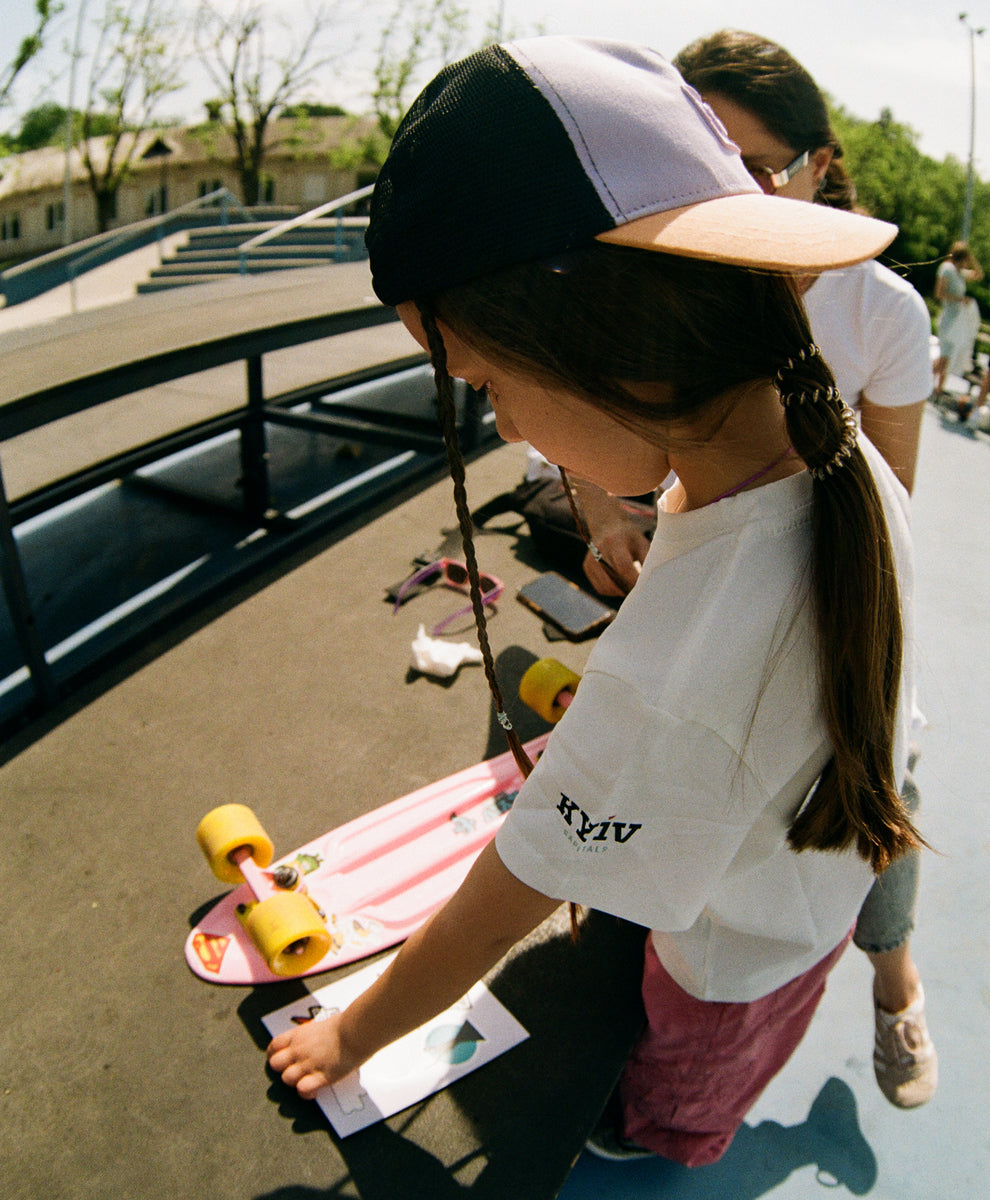 Колаборація Кепіталз x Крижинка. Футболка молочного кольору