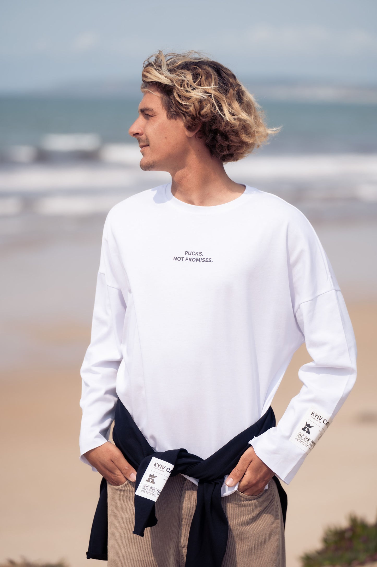 Білий лонгслів “Pucks, Not Promises”