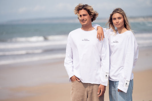 Білий лонгслів “Pucks, Not Promises”